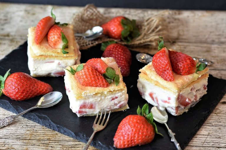 cake, strawberries, strawberry shortcake